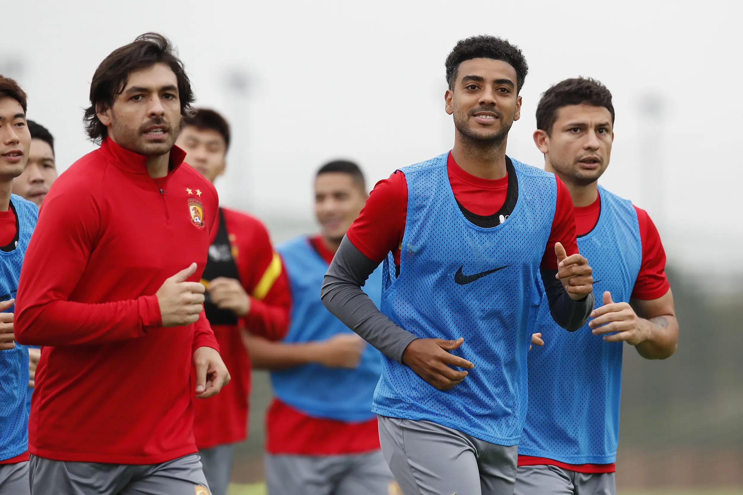 南宫28- 勇士带队取胜！，Faker重要时刻表现优异引发球迷热议