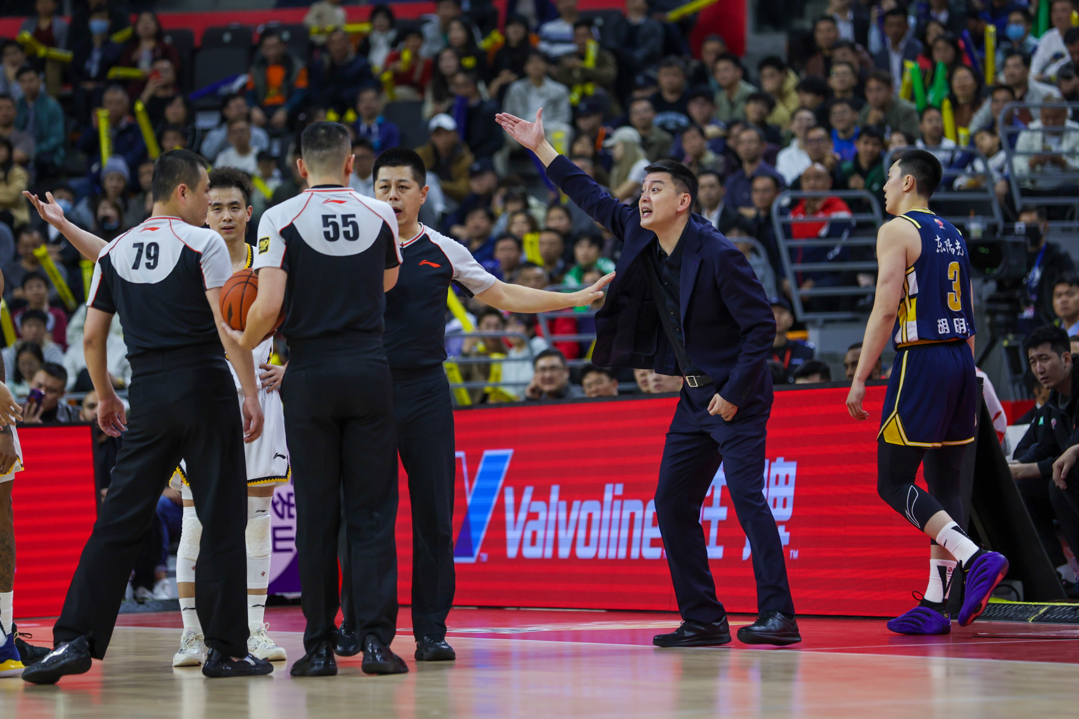 NG28-包含窗口期体能课后；山东泰山止住颓势备战NBA总决赛；底气十足；阵容厚度经受考验的词条