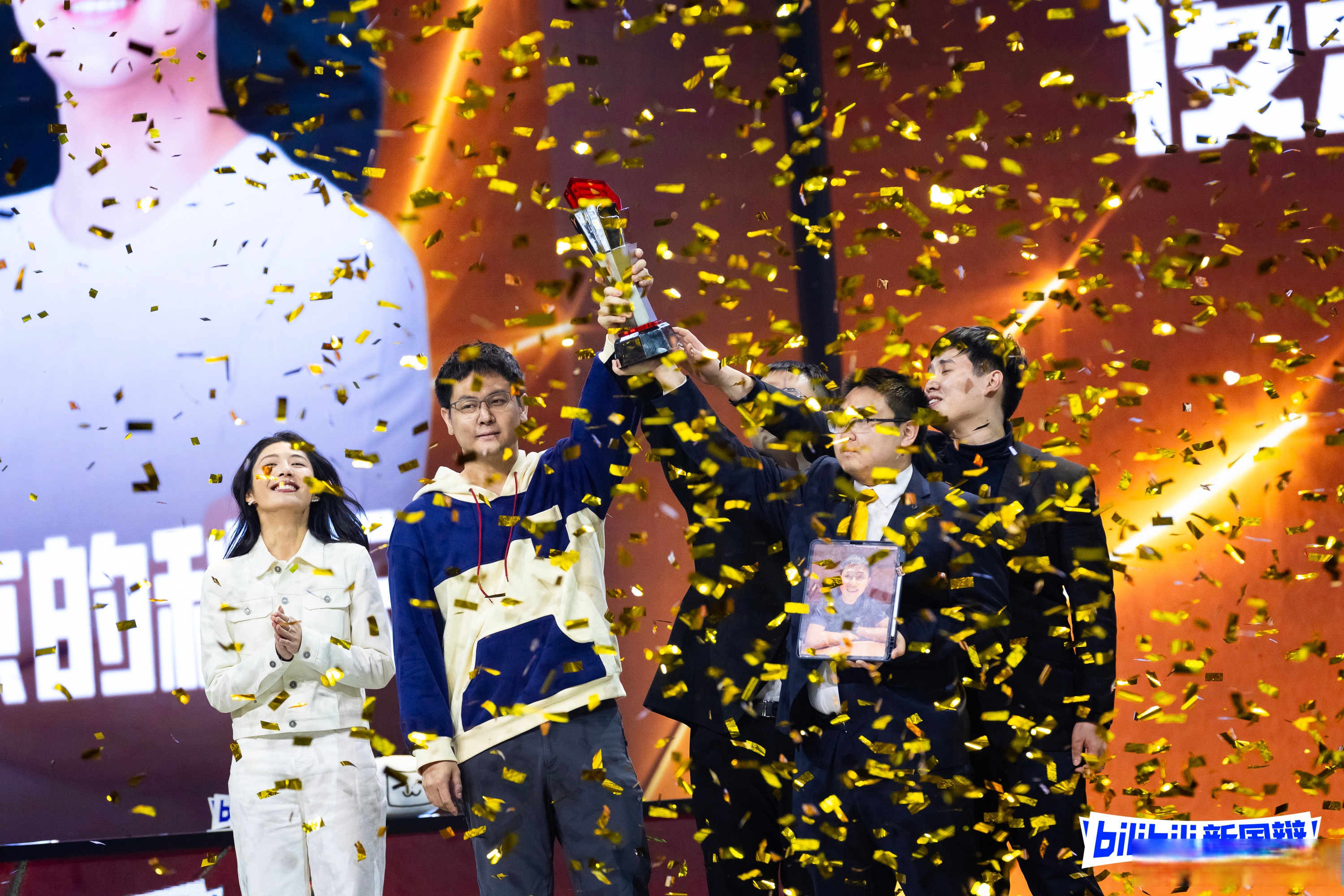 南宫28-关于Ming回归赛场，回归赛场首场状态亮眼，加拿大队观众沸腾！的信息